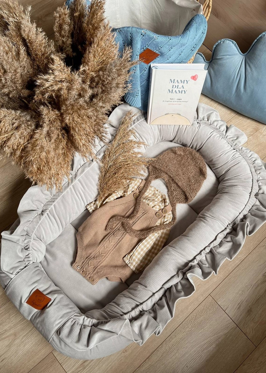 KOKON niemowlęcy VELVET z falbanką