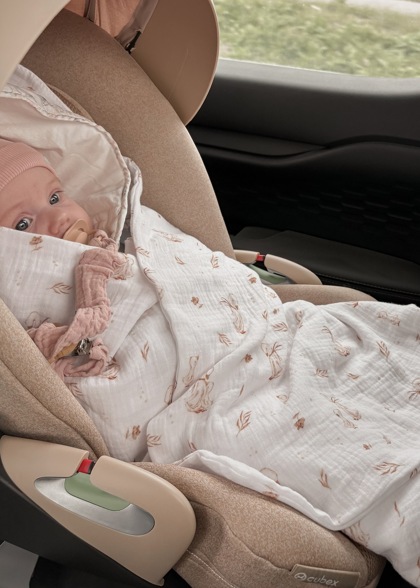 Muślinowy otulacz z kapturkiem do fotelika letni MOMMY GOOSE