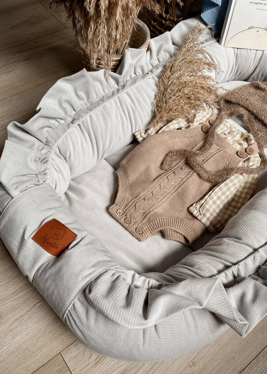 KOKON niemowlęcy VELVET z falbanką