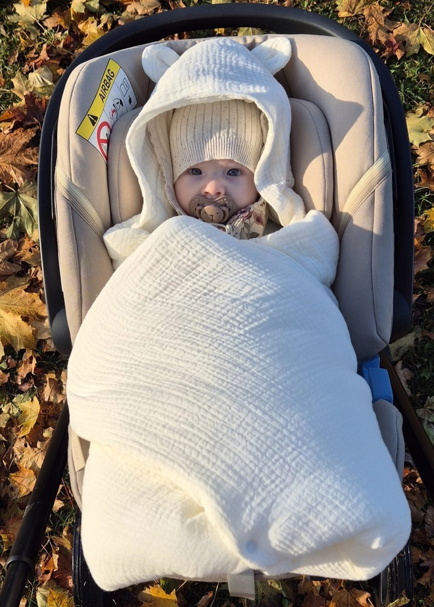 Kocyk otulacz do fotelika z kapturkiem MUŚLINOWY ocieplany