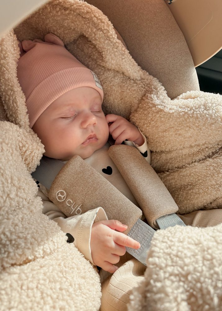 Kocyk z kapturkiem do fotelika BARANEK boucle