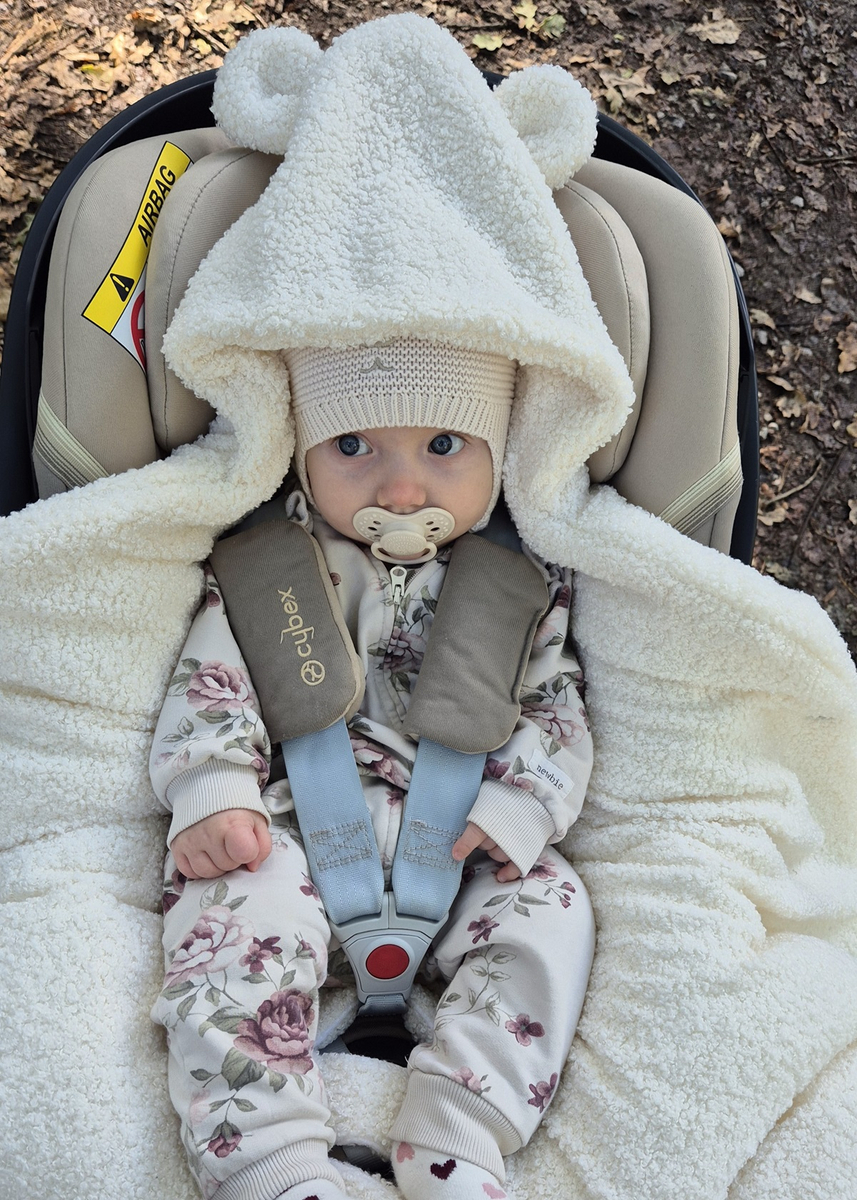 Kocyk z kapturkiem do fotelika BARANEK boucle