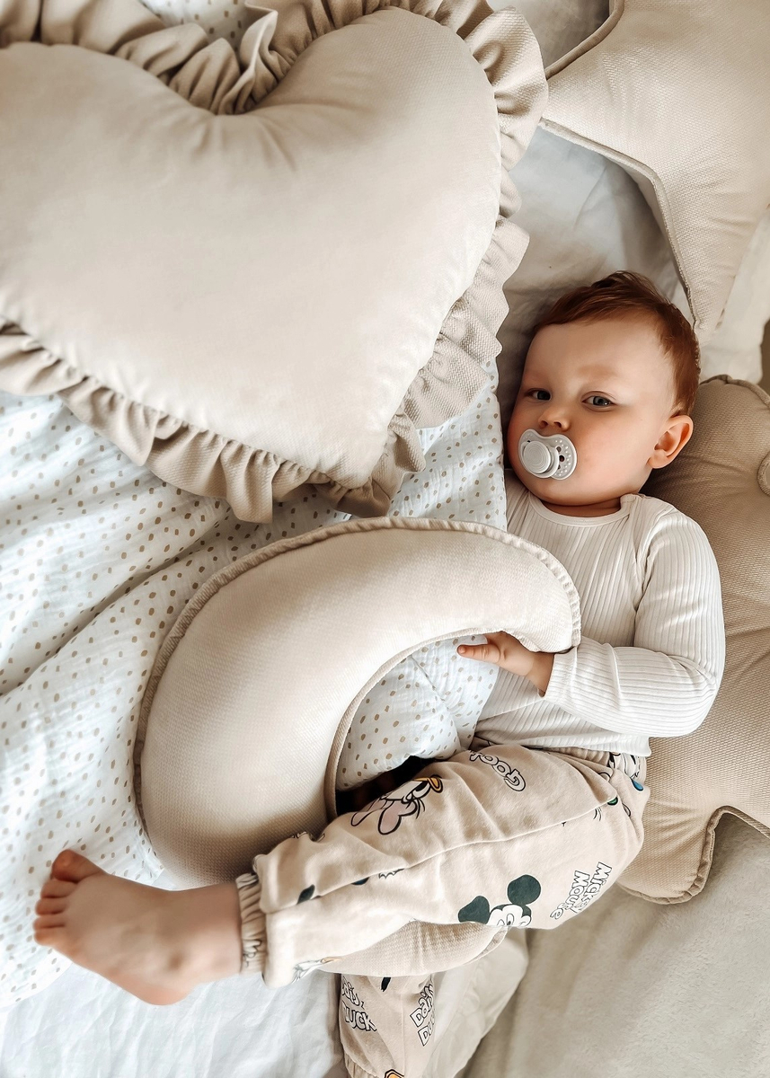 Poduszka dekoracyjna SERCE z falbanką VELVET