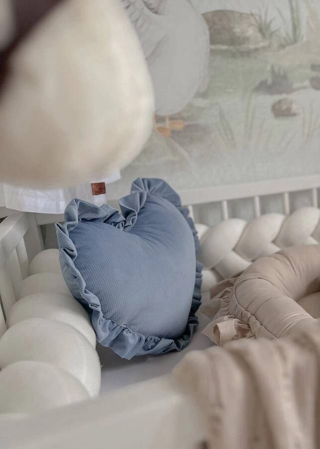 Poduszka dekoracyjna SERCE z falbanką VELVET