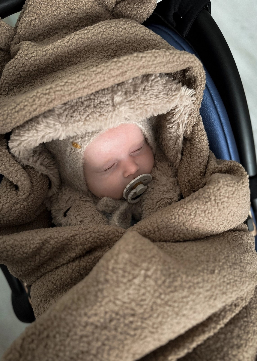 Kocyk z kapturkiem do fotelika BARANEK boucle