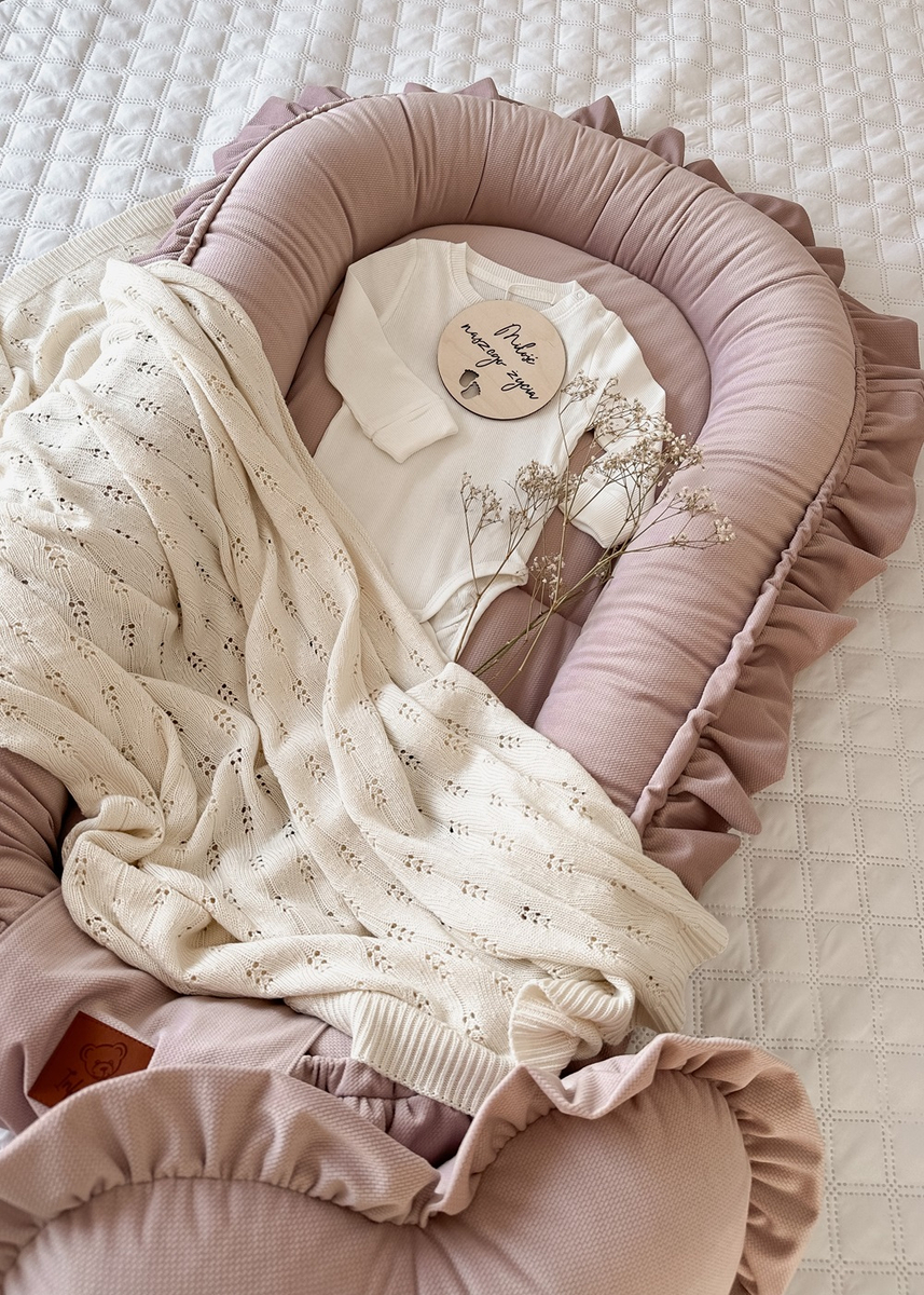 KOKON niemowlęcy VELVET z falbanką