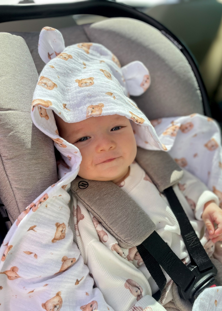 Muślinowy otulacz z kapturkiem do fotelika letni TEDDY BEAR