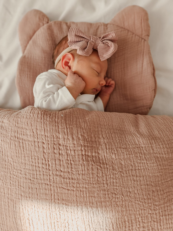 Komplet MUŚLINOWY + poduszka TEDDY