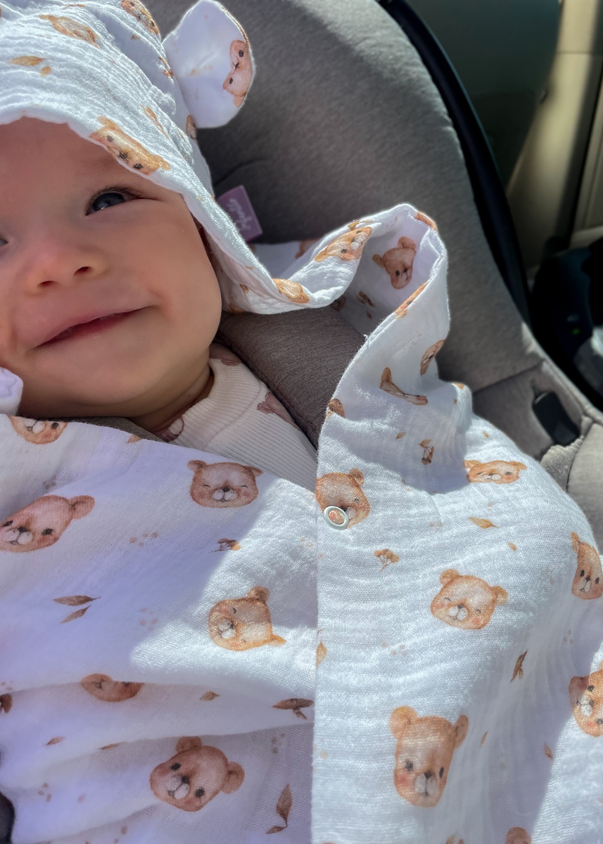 Muślinowy otulacz z kapturkiem do fotelika letni TEDDY BEAR