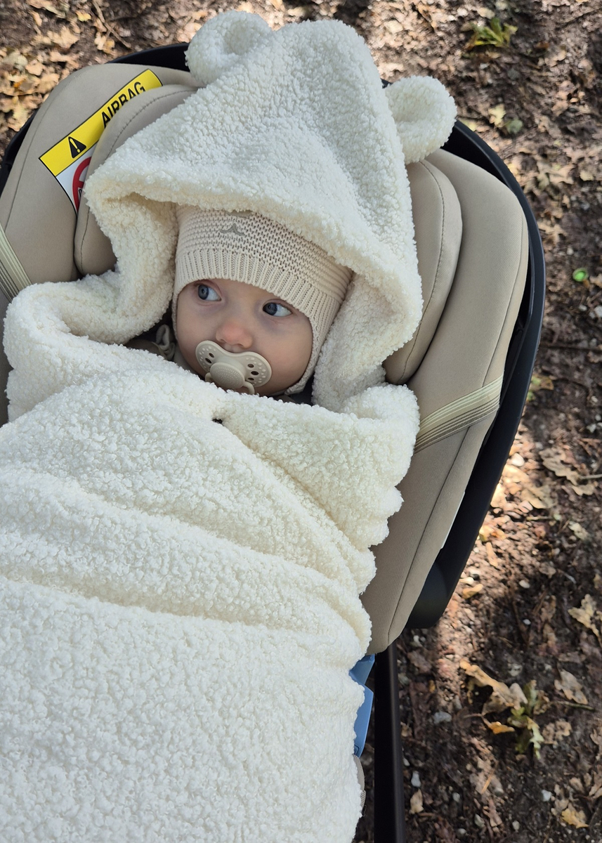 Kocyk z kapturkiem do fotelika BARANEK boucle