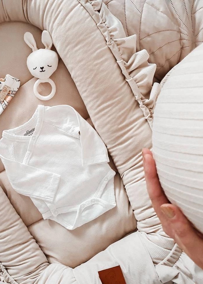 KOKON niemowlęcy VELVET z falbanką