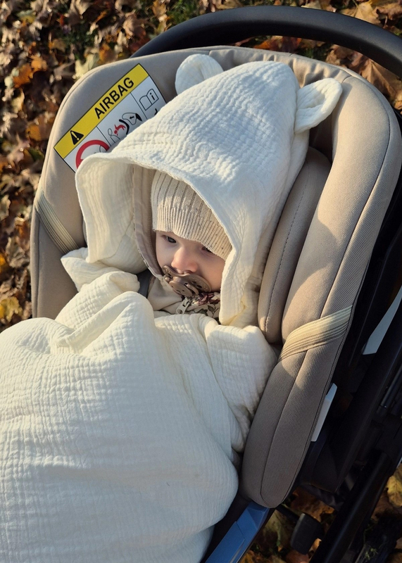 Kocyk otulacz do fotelika z kapturkiem MUŚLINOWY ocieplany