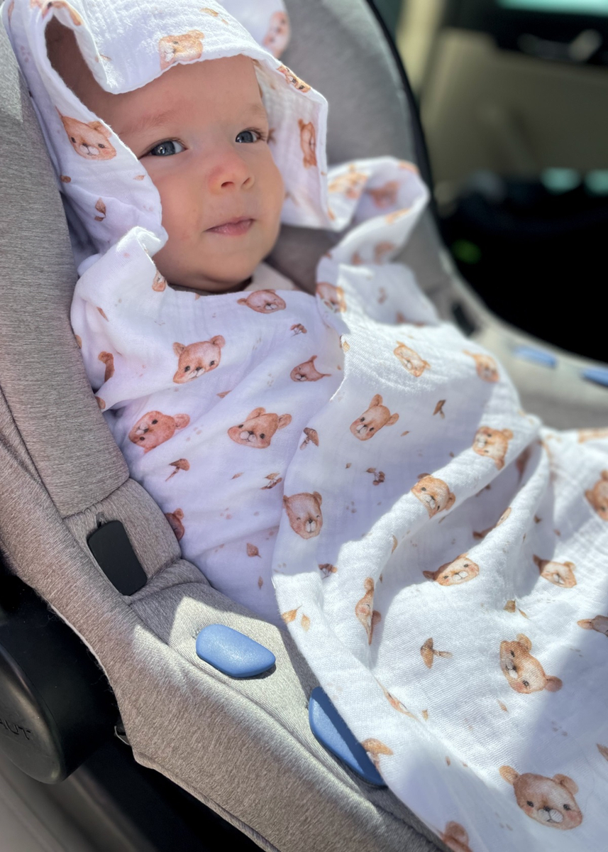 Muślinowy otulacz z kapturkiem do fotelika letni TEDDY BEAR