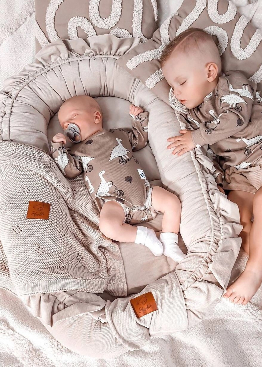 KOKON niemowlęcy VELVET z falbanką