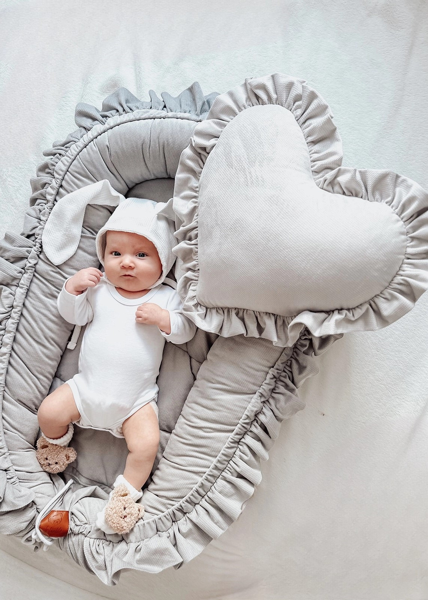 KOKON niemowlęcy VELVET z falbanką