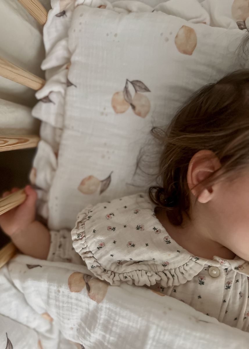 POŚCIEL MUŚLINOWA z falbanką 120x90 kołderka + poduszka WYPEŁNIENIE