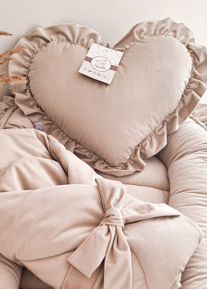 Poduszka dekoracyjna SERCE z falbanką VELVET