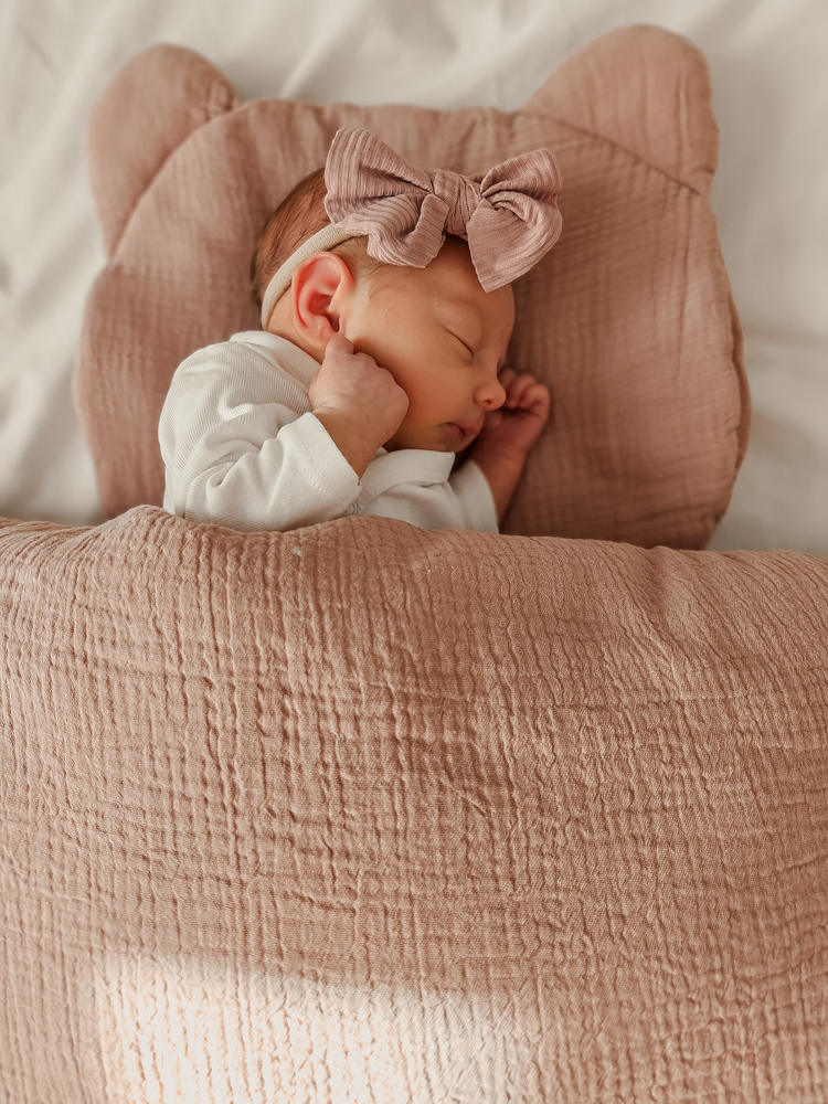 Komplet MUŚLINOWY + poduszka TEDDY