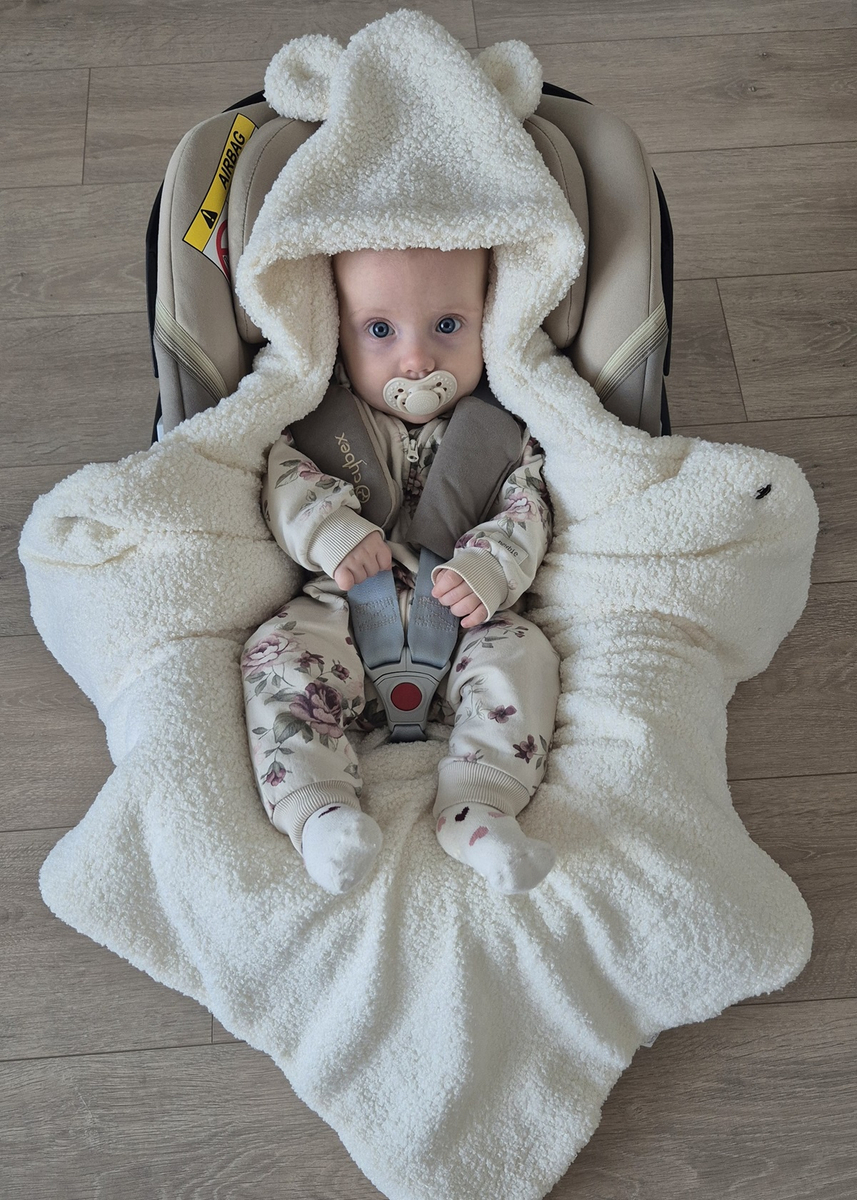 Kocyk z kapturkiem do fotelika BARANEK boucle